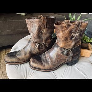 Frye short Harness Distressed Men’s Boots